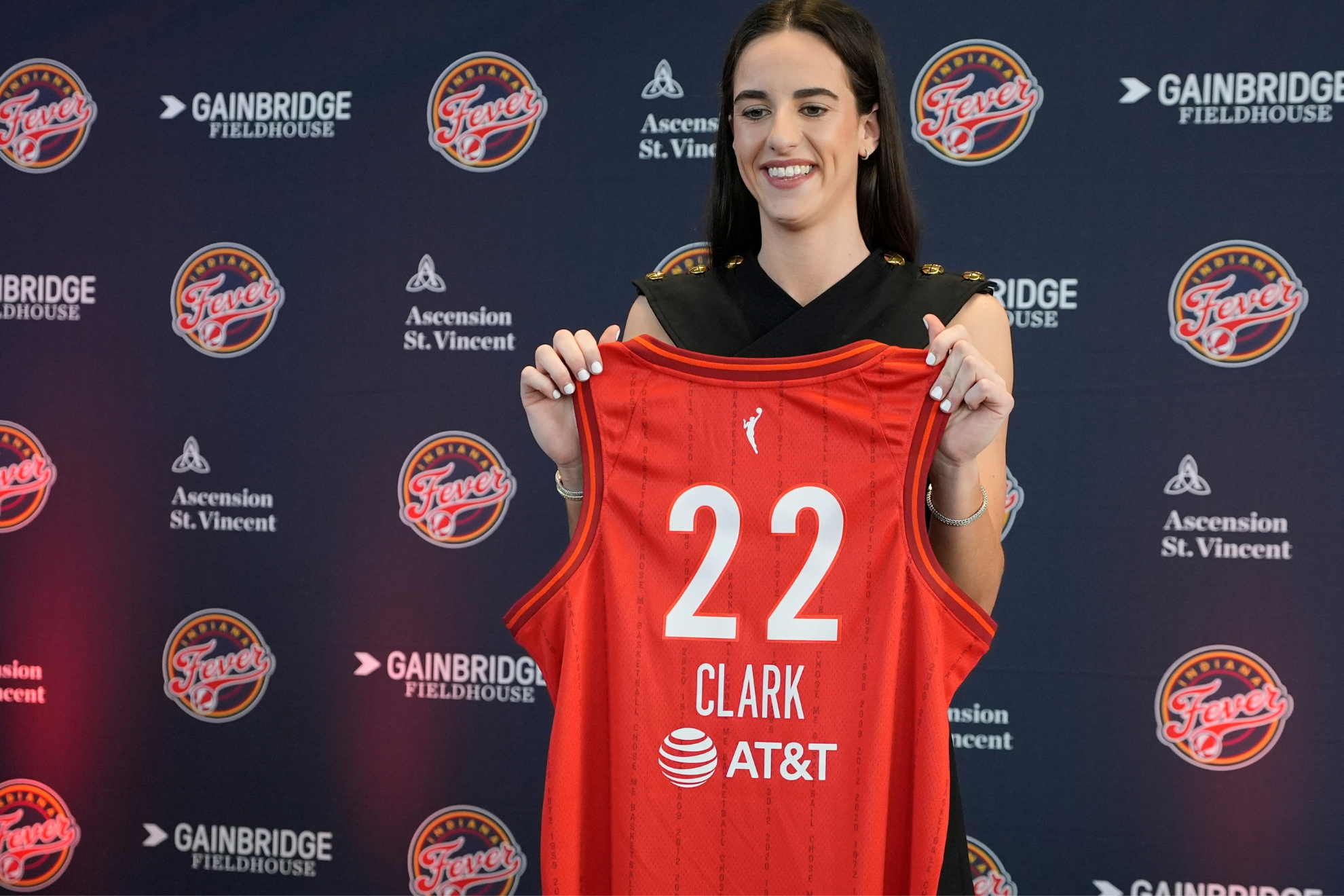 Caitlin Clark pulls ahead of Angel Reese in WNBA fan acceptance reflected in jersey sales
