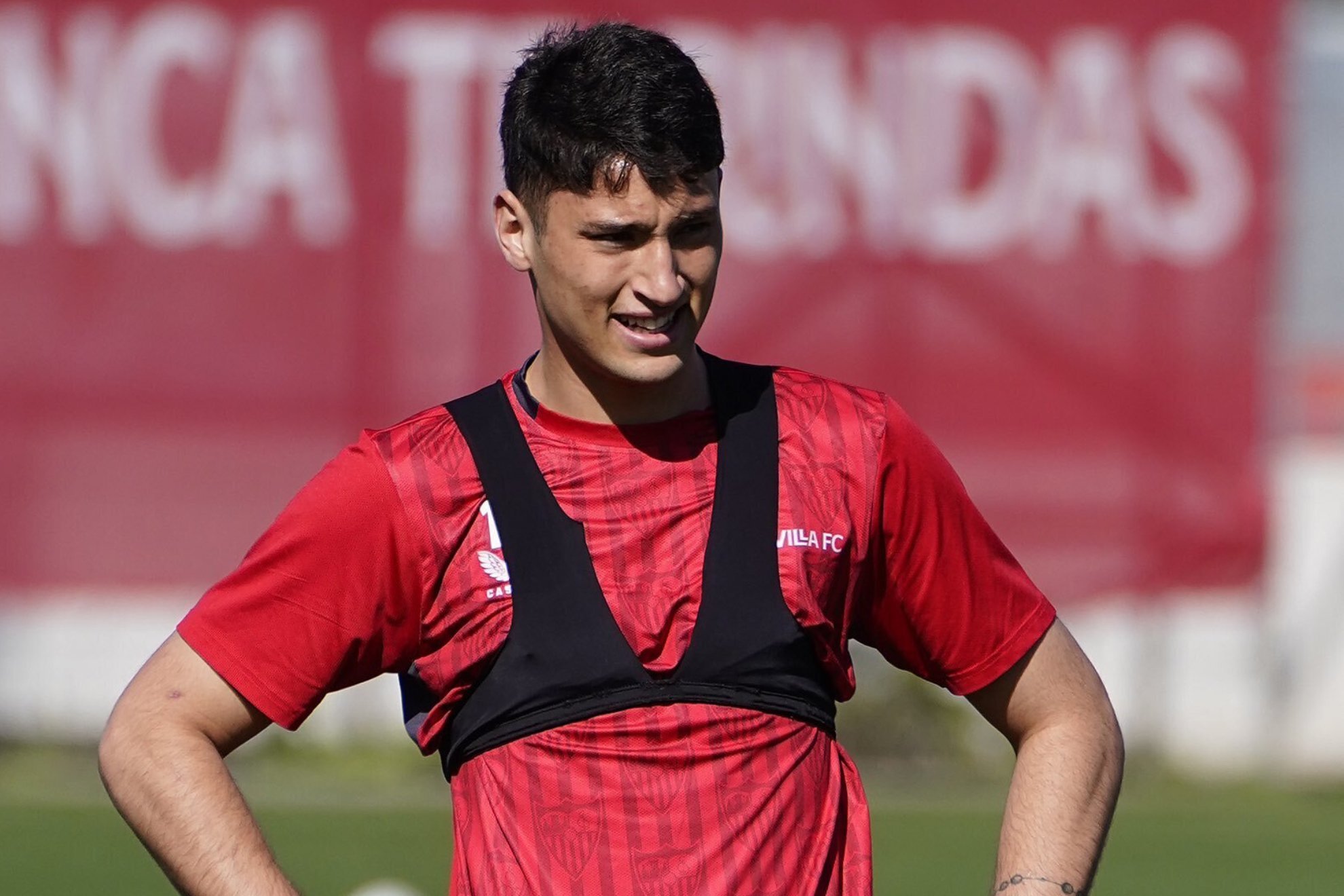 Alejo Veliz, en un entrenamiento con el Sevilla.