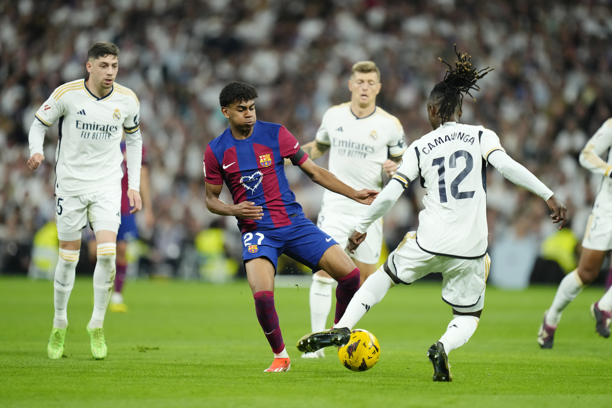 Barcelona's Lamine Yamal, centre left, and Eduardo Camavinga challenge for the ball 