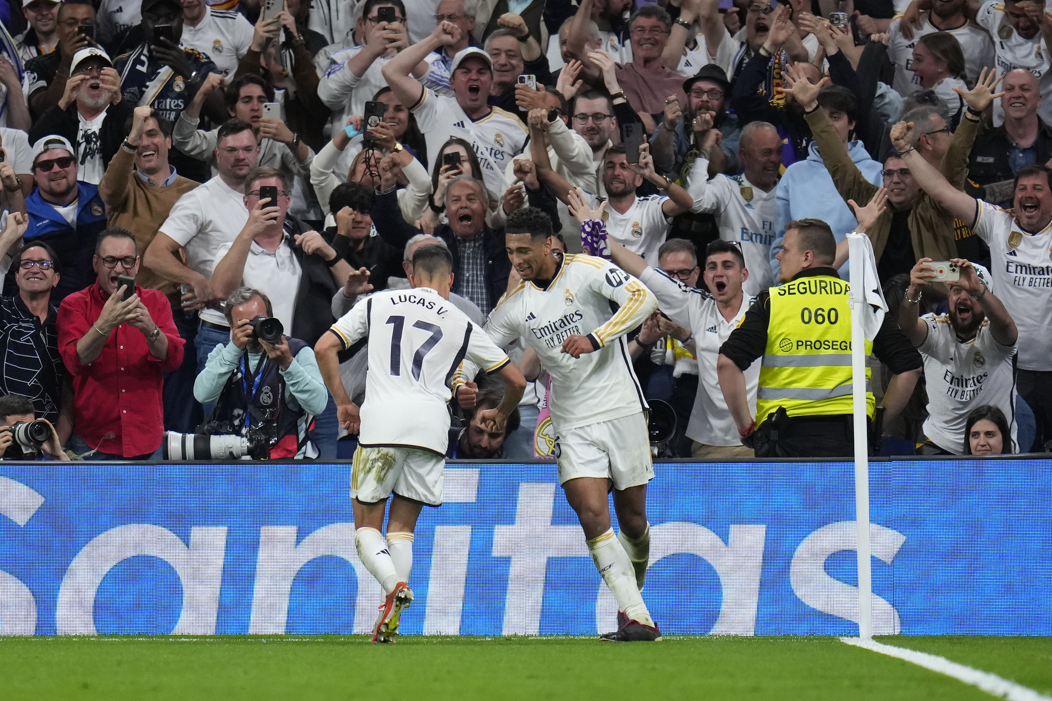 Jude Bellingham, right, celebrates after scoring Real Madrids winner
