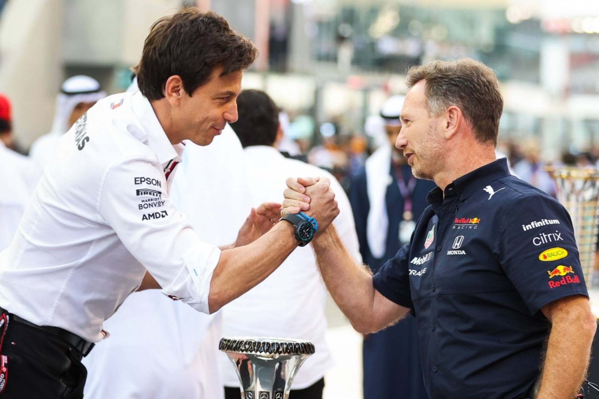 Toto Wolf, CEO de Mercedes AMG F1f y Chrintian Horner, director de Red Bull Racing.