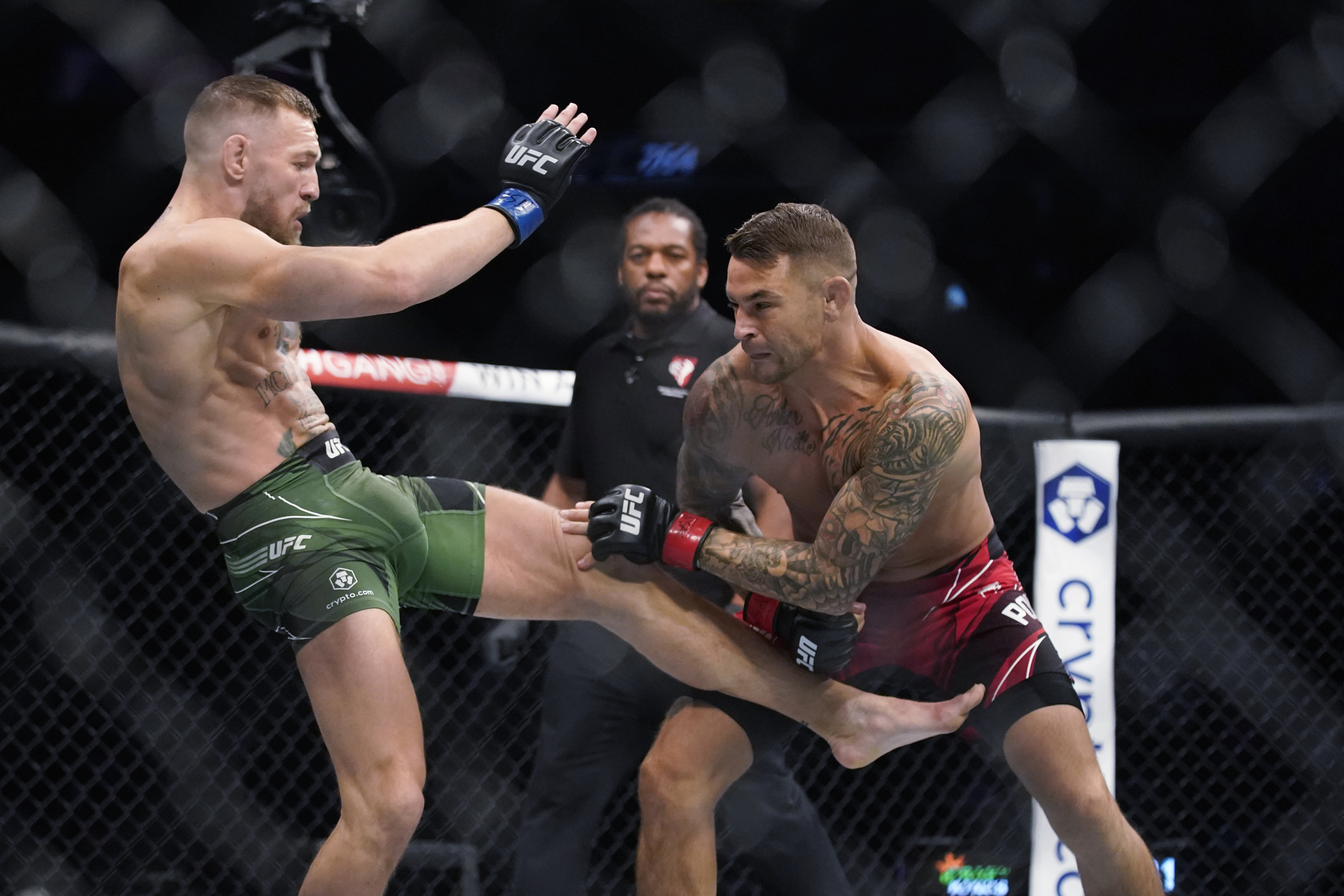 Conor McGregor kicks heavy bag with the same leg he broke at UFC