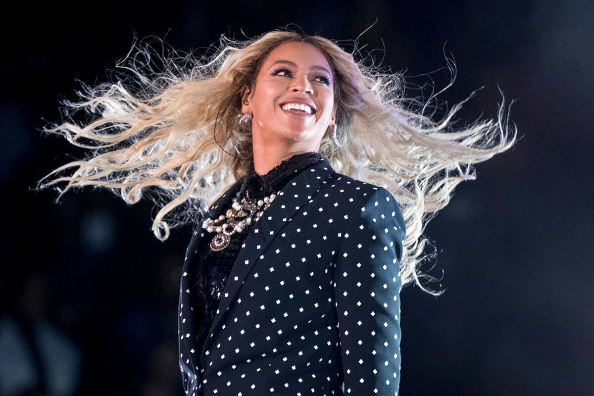 Beyonce sorprende en redes sociales al aparecer con su cabello al natural