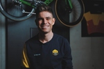 Van Aert vuelve a montar en bici 25 días después de su operación de
clavícula