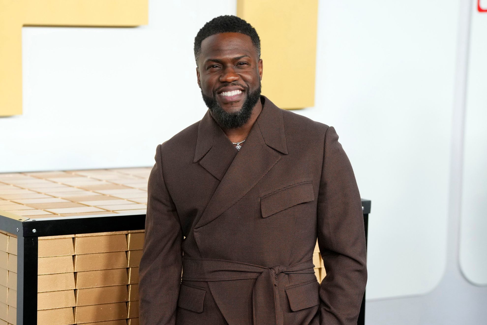 Kevin Hart finally unveils the mystery and sets the record straight about his height
