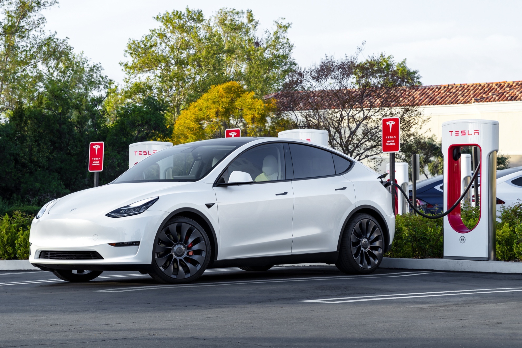Recargar un Tesla (u otro coche elctrico) es ahora ms barato en los Superchargers.