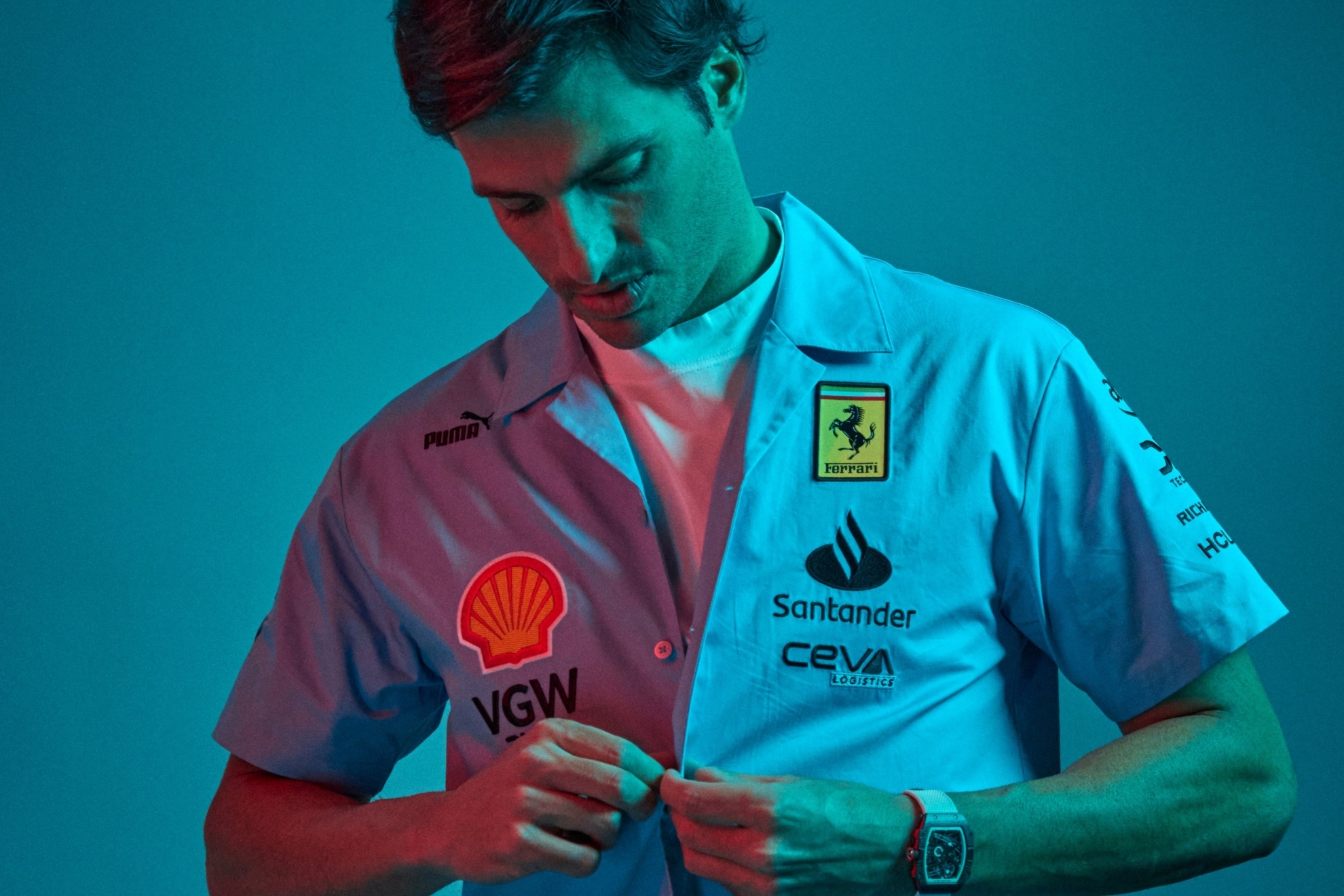 Sainz y Leclerc ya lucen con el nuevo color de Ferrari