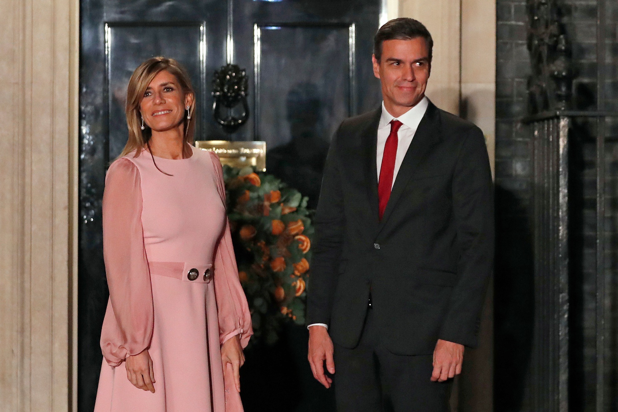 El presidente del gobierno espaol, Pedro Snchez, y su esposa Begoa Gmez
