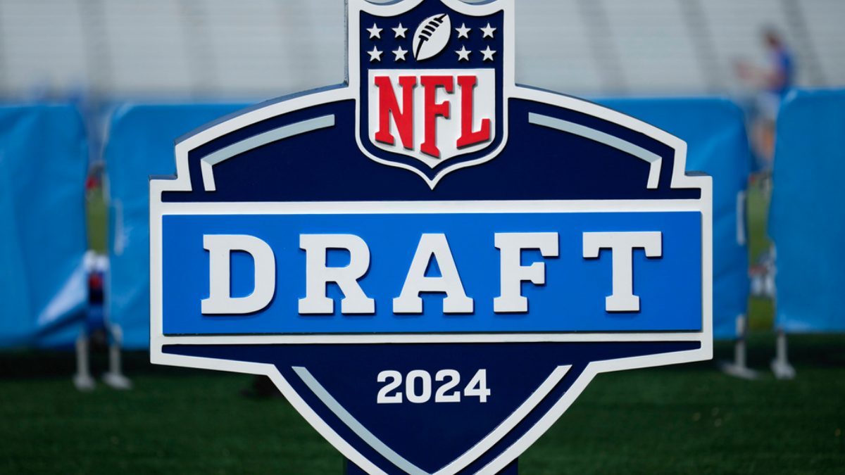 NFL Rookie Contracts: How much does a 1st round NFL draft pick make?