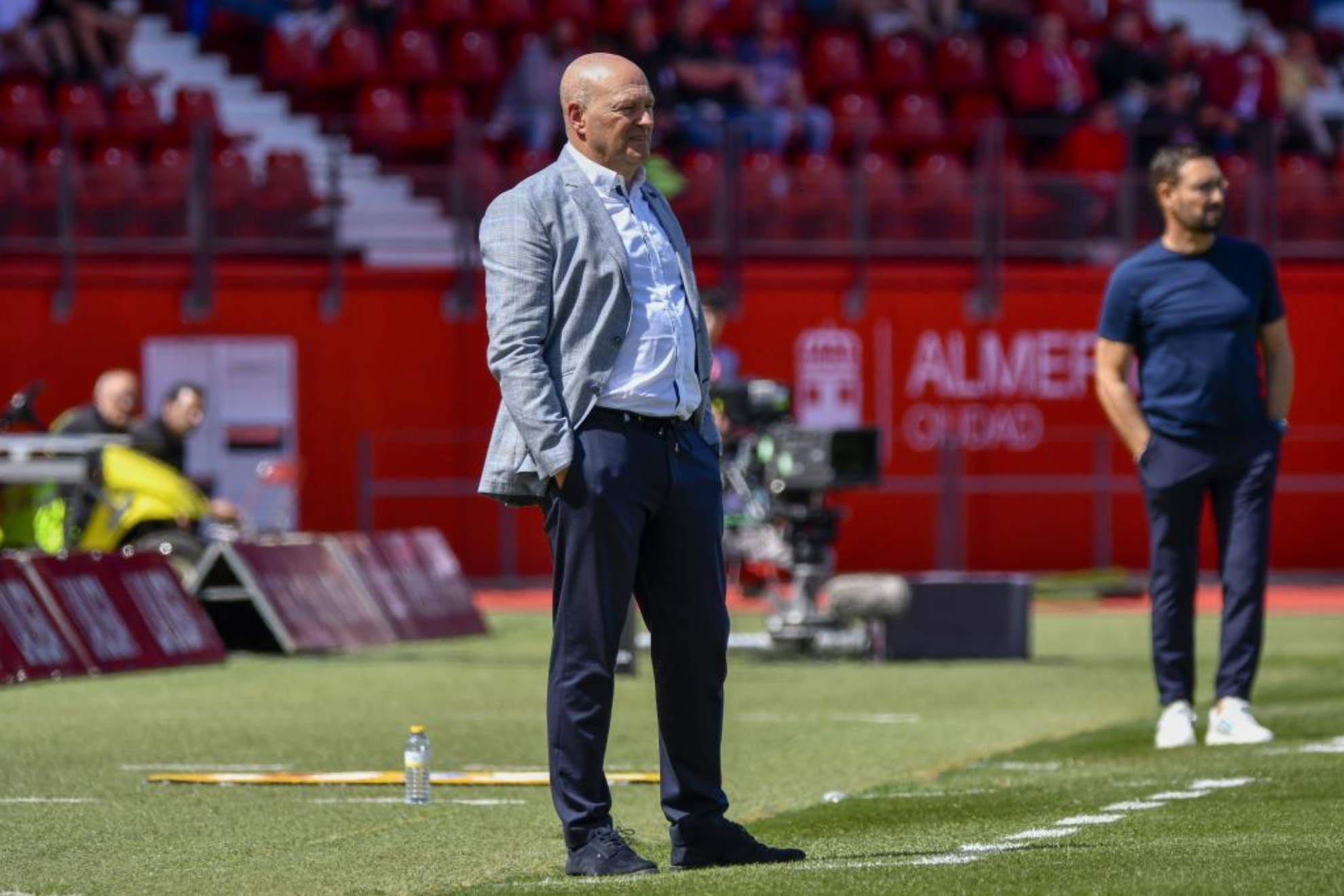 Pepe Mel, entrenador del Almer�a, con gesto serio en un momento del partido ante el Getafe.