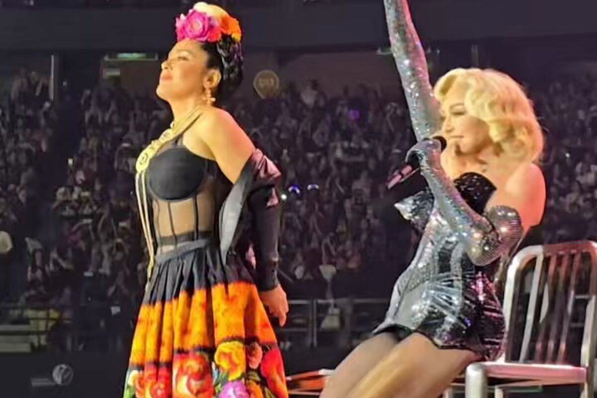 Madonna se despide de Mxico a lo grande con Salma Hayek vestidaal estilo Frida Kahlo