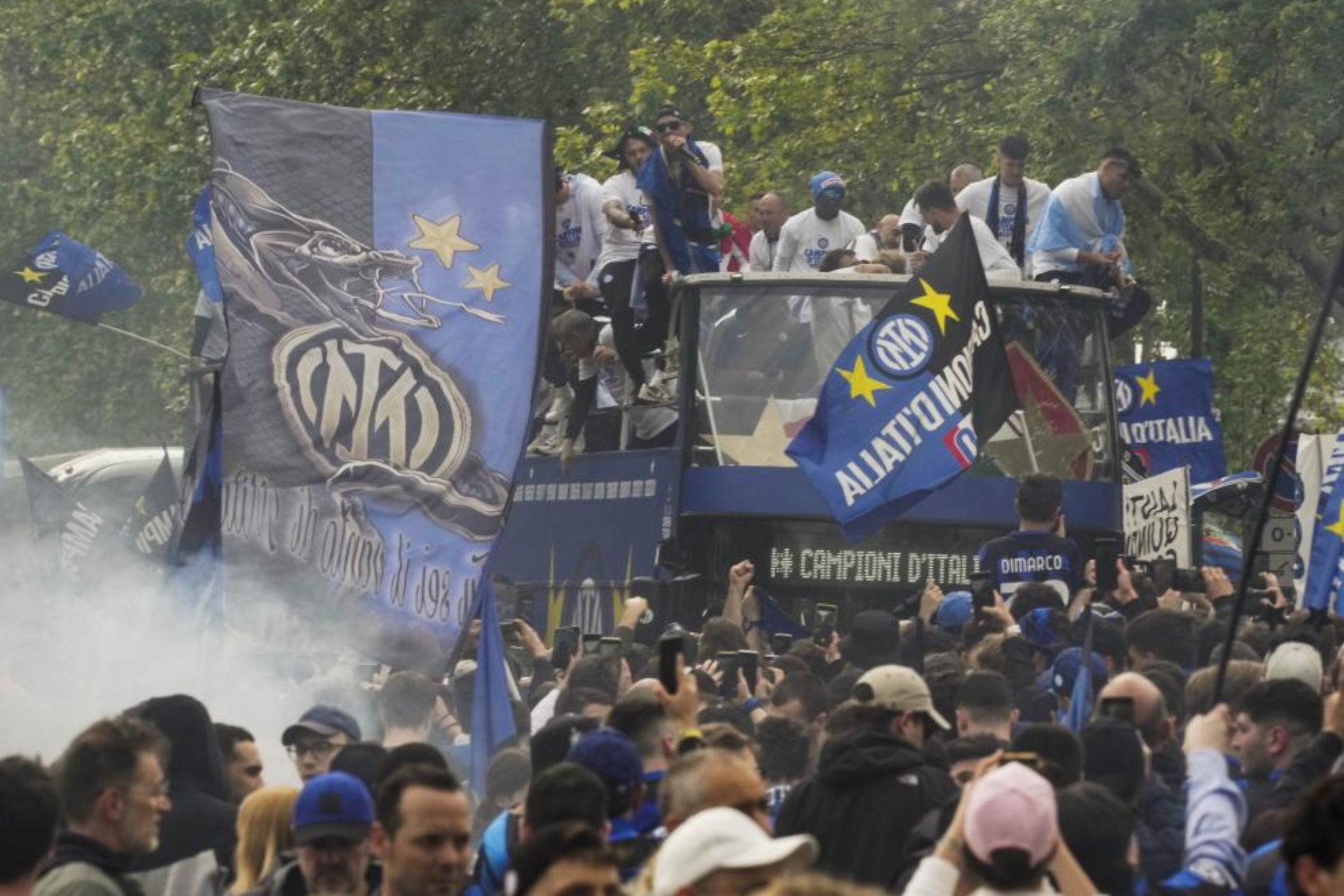 El Inter festeja en las calles su segunda estrella: Miln es neroazzurra!