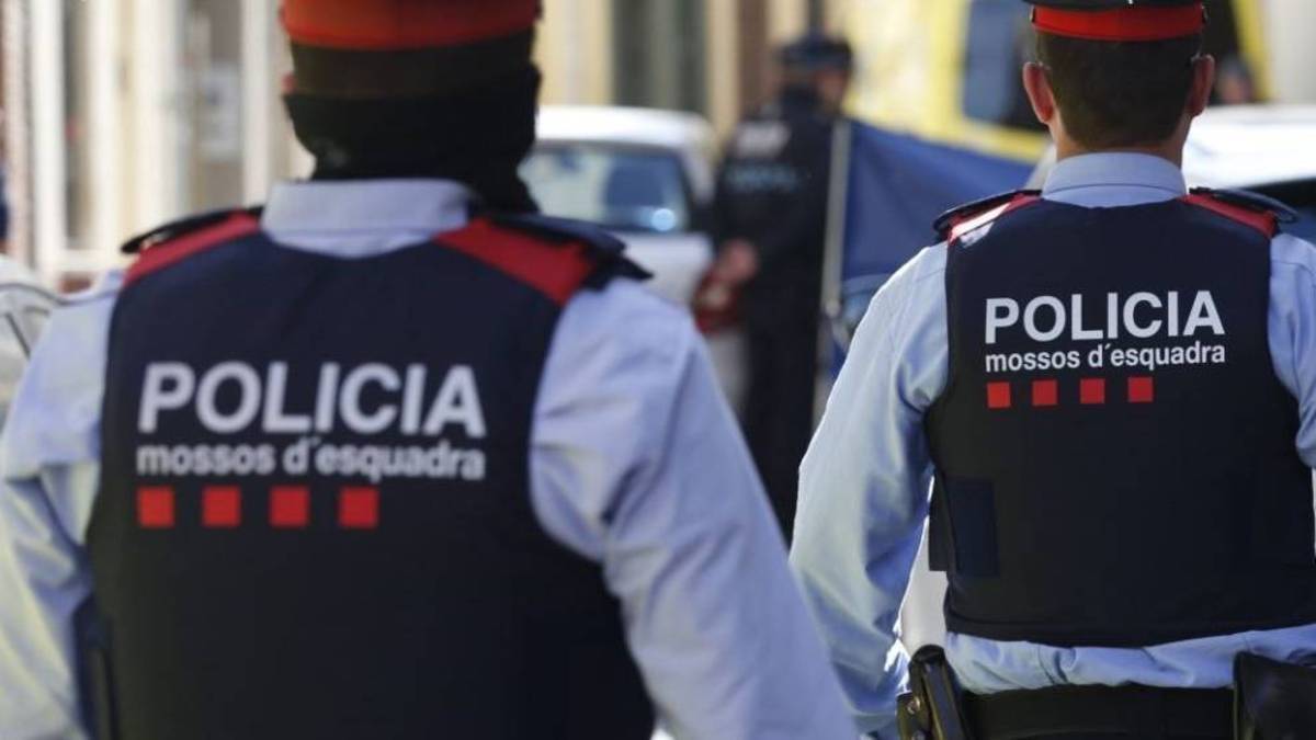La Audiencia de Barcelona condena a 7 aos de crcel a dos Mossos por agredir a un joven que se salt el toque de queda durante el covid