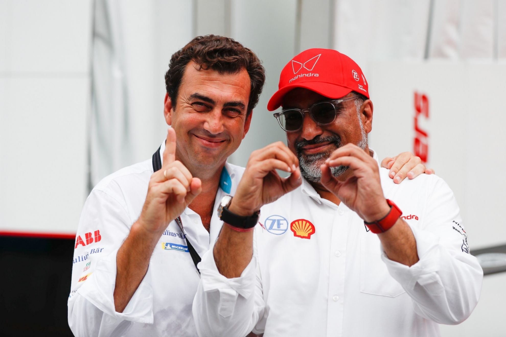 Longo, junto al team principal de Mahindra, Dilbagh Gill.