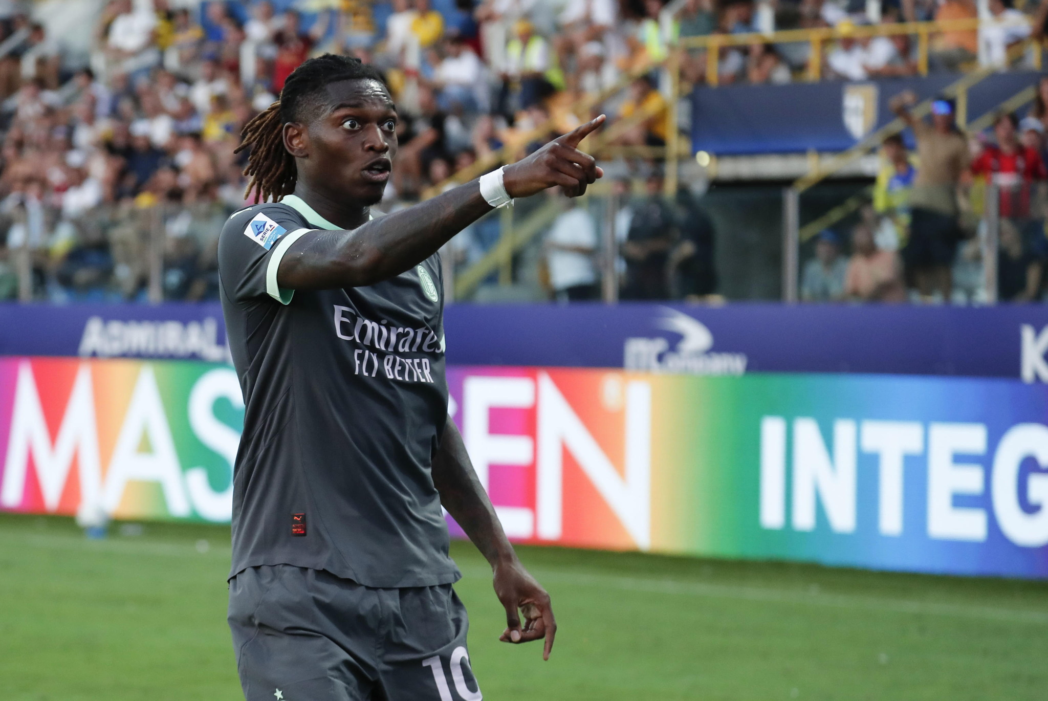 Leao celebra un gol con el Milan.
