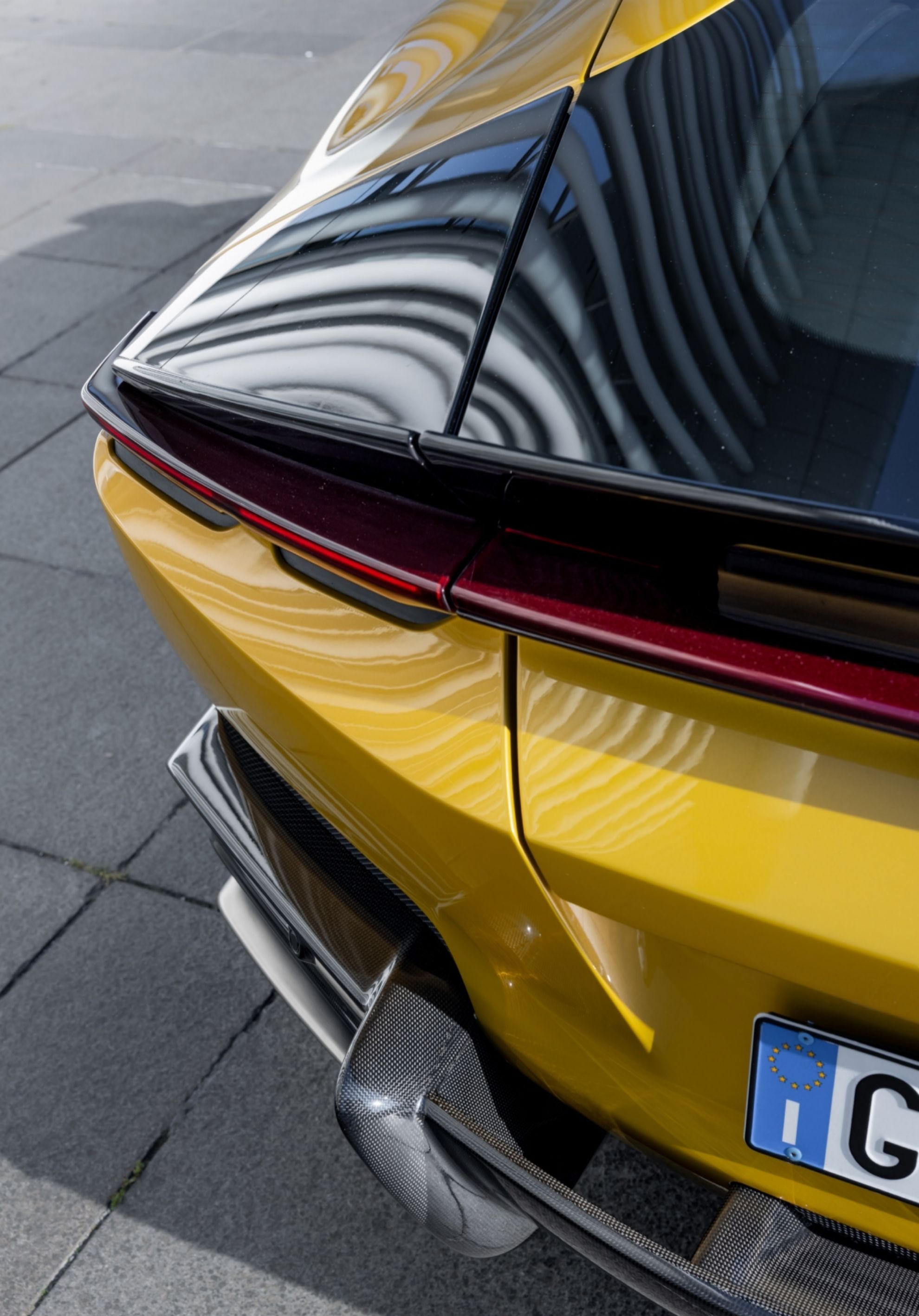 The aeroflaps are perfectly integrated into the rear design.