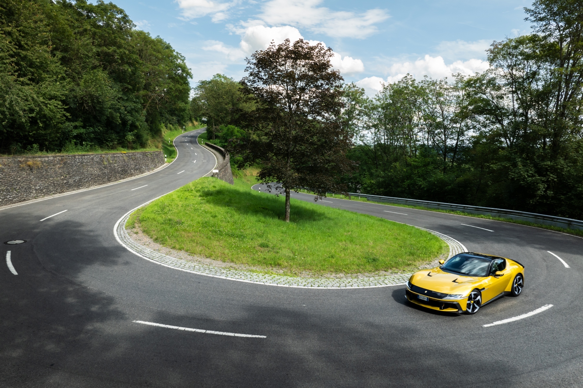 The rear axle steering gives another air to the dynamics of the 12Cilindri.