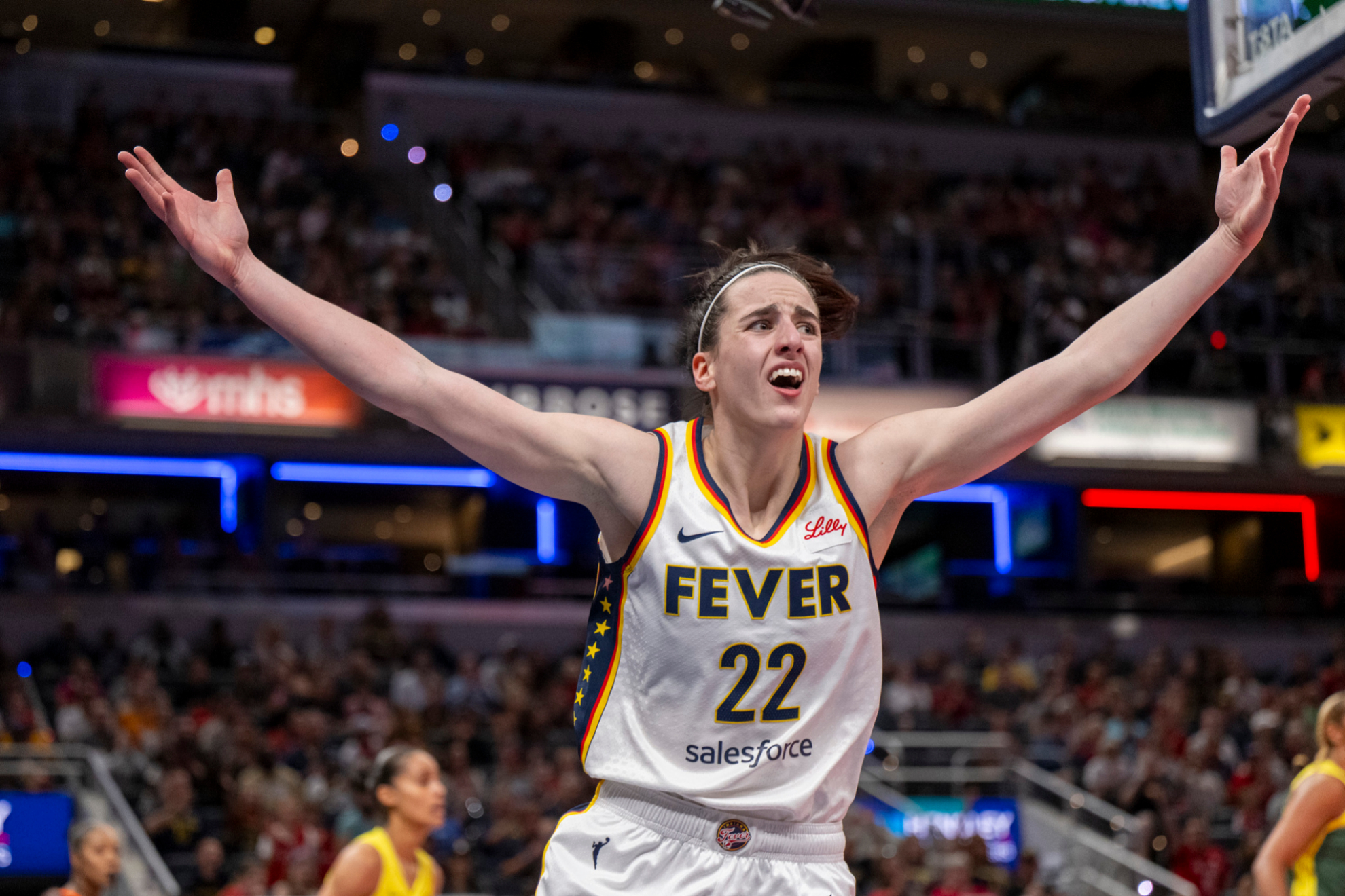 Caitlin Clark achieves another off-season feat that makes her unstoppable: How many consecutive three-pointers did she score?