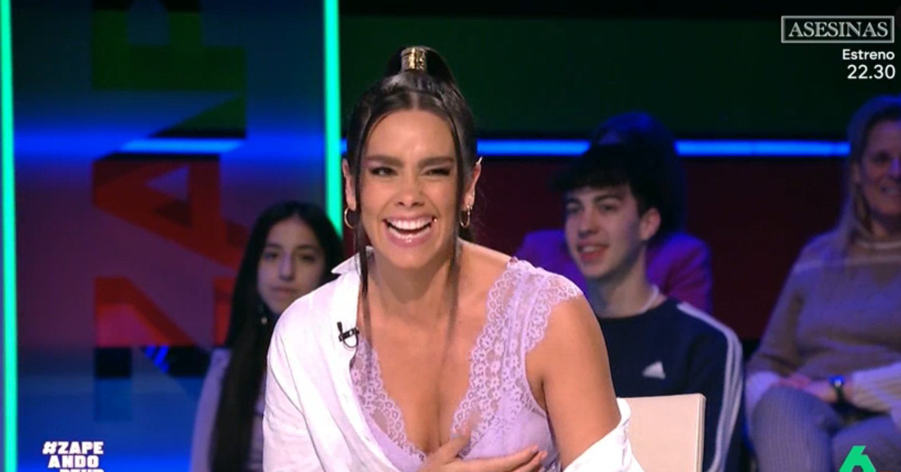 Cristina Pedroche reconoce que su hija le ha dejado los pechos descompensados: "No puedo parar de mirarme las tetas"