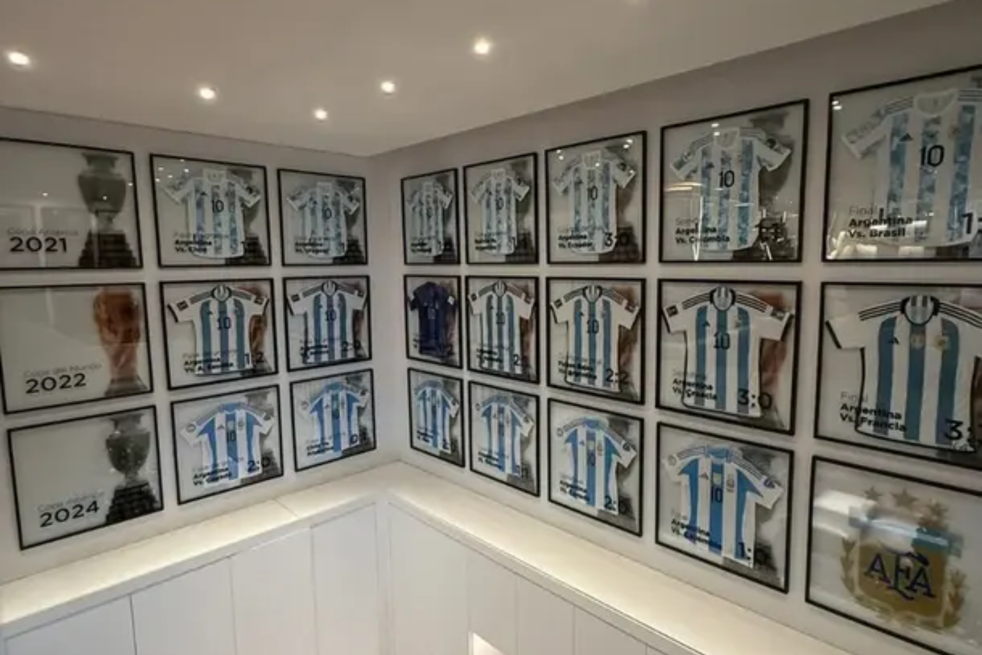 El rinc�n m�s �ntimo de Messi: una colecci�n de 20 camisetas �nicas