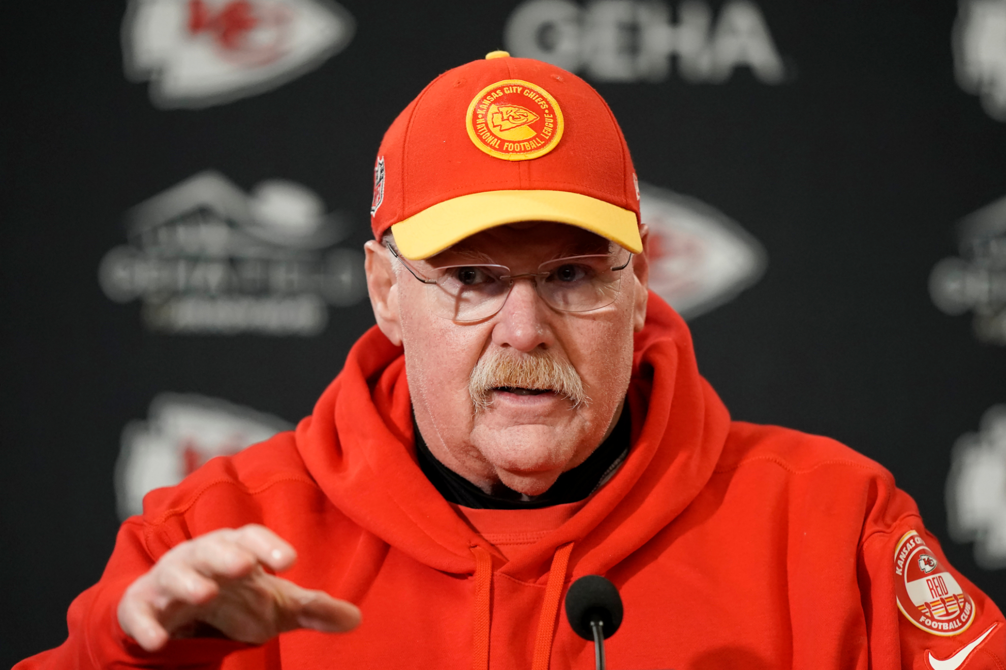 Chiefs' changes continue: Andy Reid gets another free agent and cuts  another player | Marca