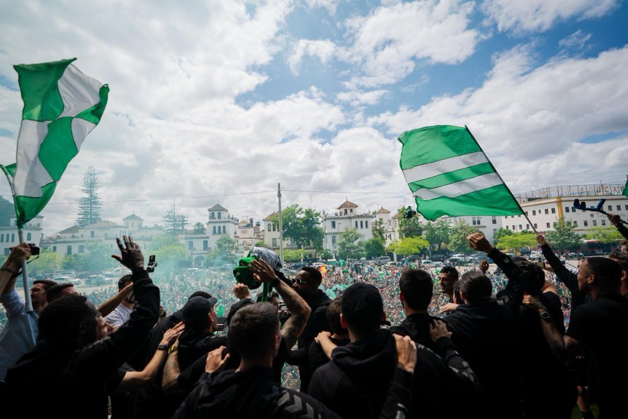 El Betis alcanza un récord histórico: 57.000 abonados en La Cartuja ...