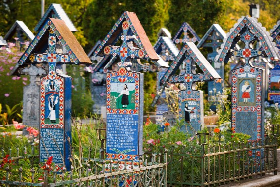 Sapantza, el cementerio alegre