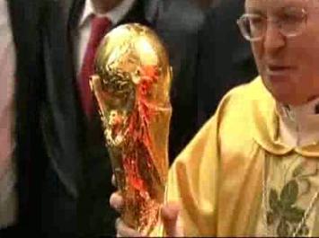 La Copa del Mundo visita al Apóstol Santiago