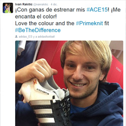 Qu jugador del FC Barcelona lleva una bandera de Espaa en sus botas?