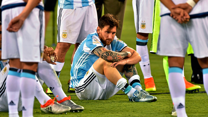 Leo Messi, cabizbajo tras perder ante Chile la Copa Amrica Centenario
