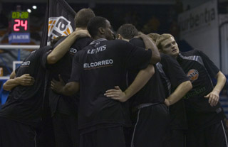 El iurbentia Bilbao Basket celebra la victoria