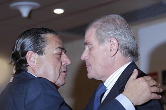 Boluda y Calderón se abrazan en el traspaso de poderes