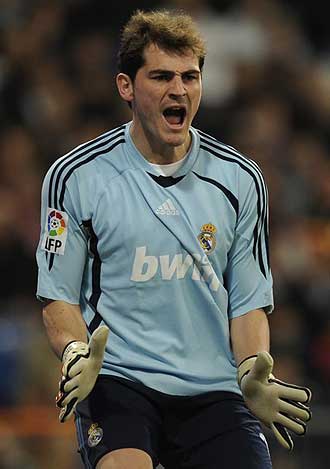 Iker Casillas durante un partido con el Real Madrid