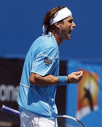 David Ferrer grita tras perder un punto ante Marin Cilic en el Open de Australia 2009.