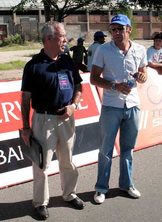 Roberto Coca, un espaol que asesora a los organizadores, con Giovanni Lombardi.