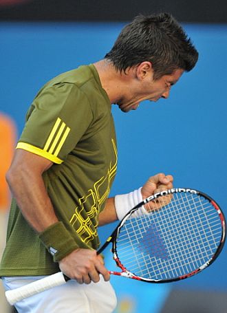 Fernando Verdasco grita de rabia durante el choque ante Andy Murray en Australia.