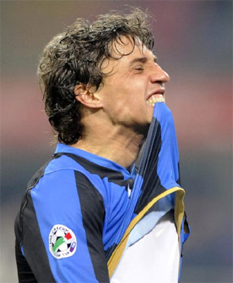 Crespo lamenta una ocasin marrada durante un partido de la Serie A con el Inter de Miln.