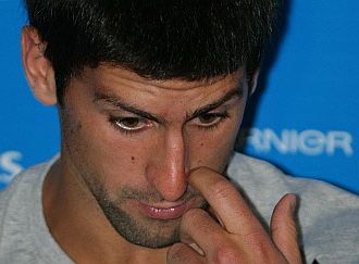Djokovic, cabizbajo tras retirarse de los cuartos.