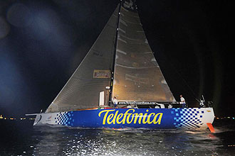 Imagen nocturna del Telefnica Azul durante la cuarta etapa de la Volvo Ocean Race