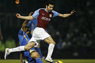 Carlos Cullar, durante el ltimo partido del Aston Villa frente al Portsmouth