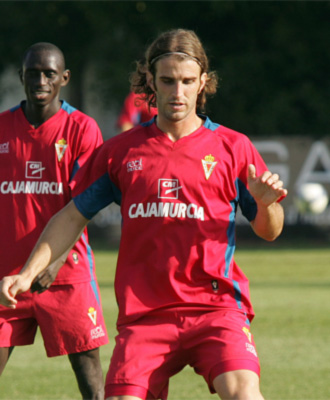 Ivn Alonso en un entrenamiento del Real Murcia