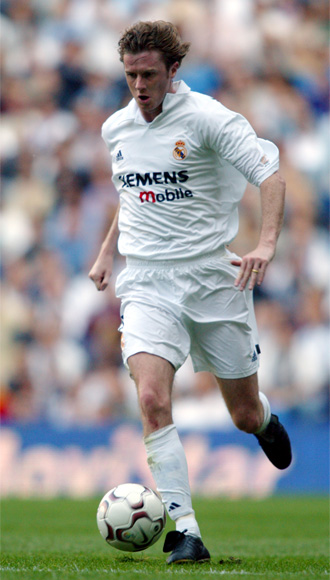 Steve McManaman en un partido con el Real Madrid.