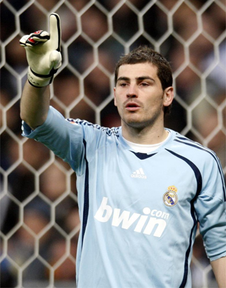 Iker Casillas, en un partido en su casa, el Bernabu