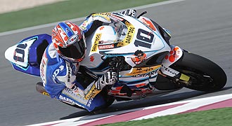 Fonsi Nieto pilota su Suzuki en una carrera del Mundial de Superbikes de 2008.