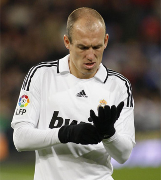 Robben se ajusta los guantes en el ltimo partido del Real Madrid.