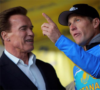 Lance Armstrong charla el actor Arnold Schwarzenegger