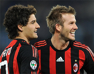 Beckham y Pato en un partido con el Milan.