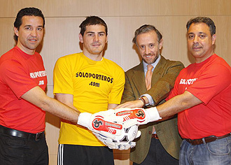Javier Snchez Broto, Iker Casillas, Eduardo Inda y Kiko Vegas, en el acto de presentacin del evento
