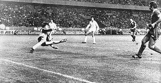 Momento en el que Kennedy marcaba el gol del Liverpool al Madrid en la final de 1981