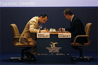 El blgaro Topalov y el estadounidense Kamsky, durante una de las partidas disputadas en Sofia